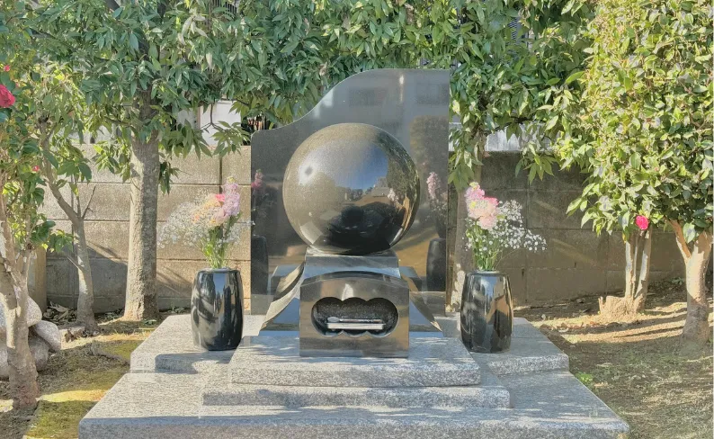 狭山ペット霊園 合祀墓のモニュメントの写真